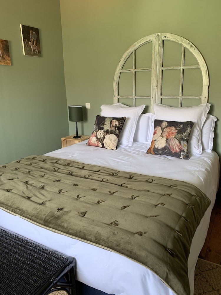 Traditional Room, 1 Queen Bed, Private Bathroom, Garden View photo 2