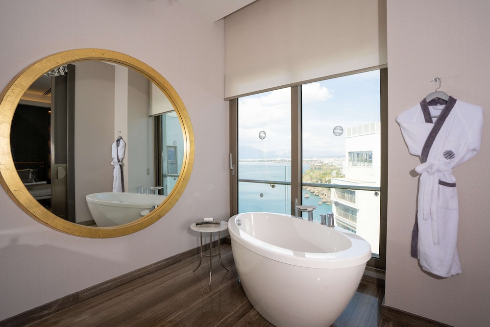Panorama Suite (Urban Chic Lounge Access) thumbnail 5