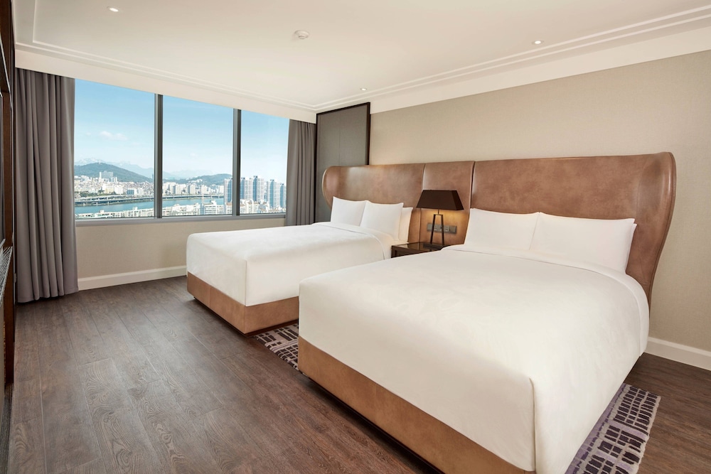 Executive Room, 2 Double Beds (Executive Lounge Access) - Photo 3