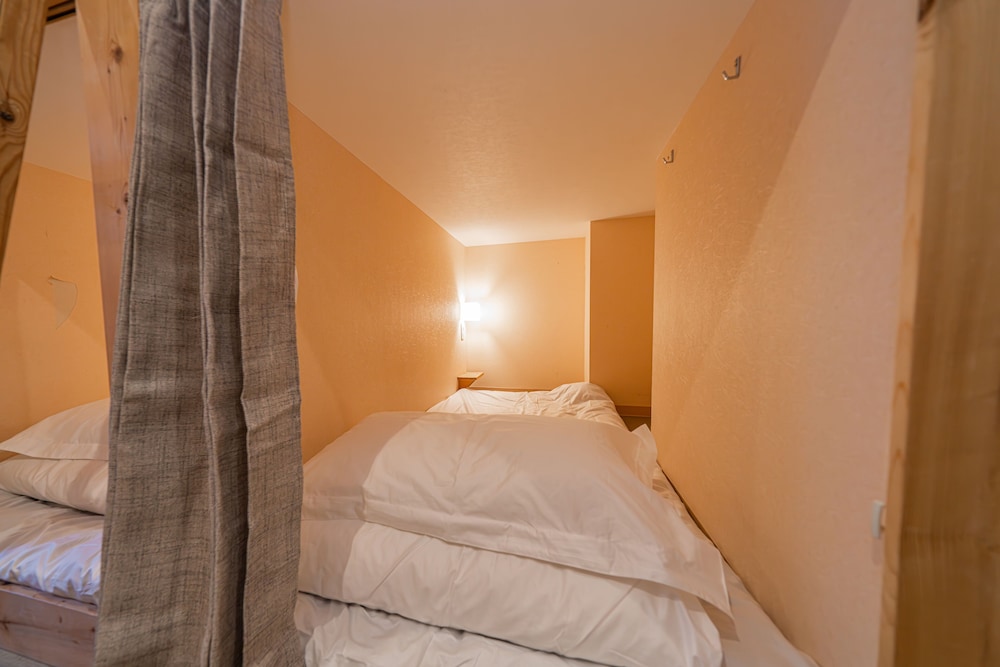 Basic Shared Dormitory, Mixed Dorm, Non Smoking, Shared Bathroom (Unable to check-in after 10pm) photo 3