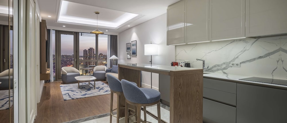 Family Room, 1 King Bed, Terrace