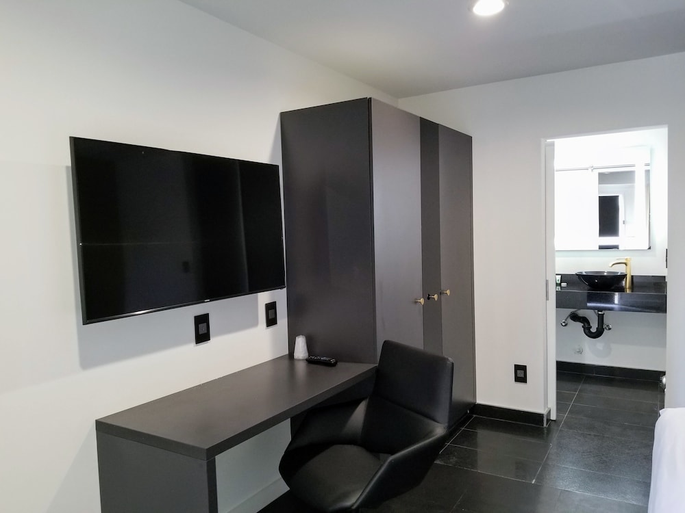 Deluxe Studio Suite, 1 King Bed with Sofa bed