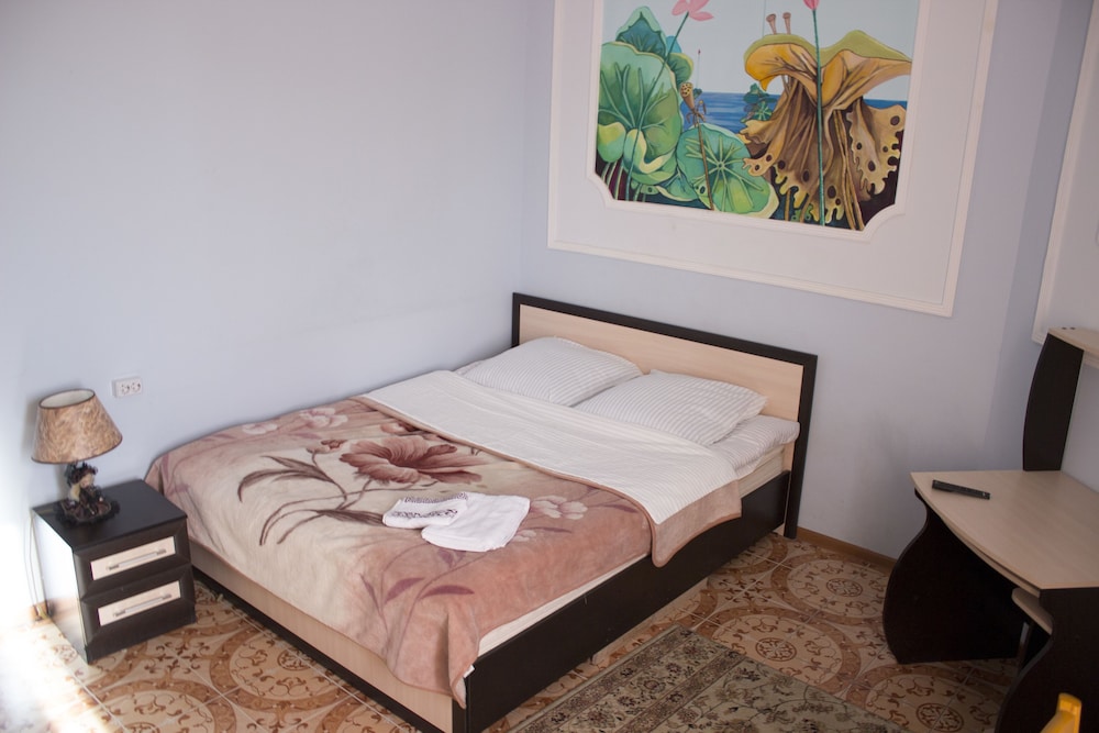 Economy Double Room, No Windows photo 1