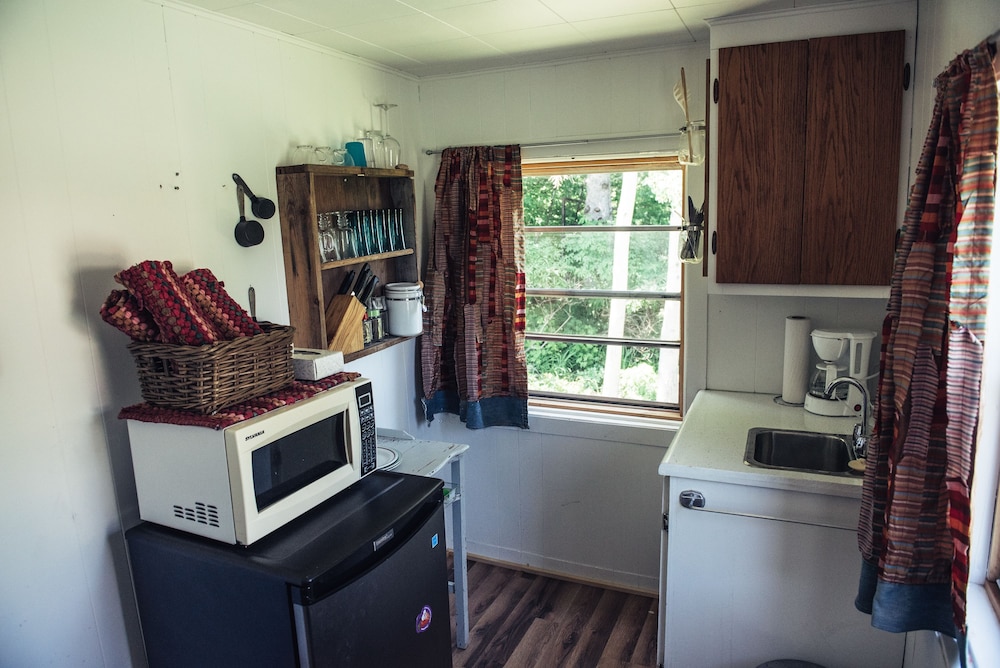 Standard Room, 1 Queen Bed, Kitchenette photo 2