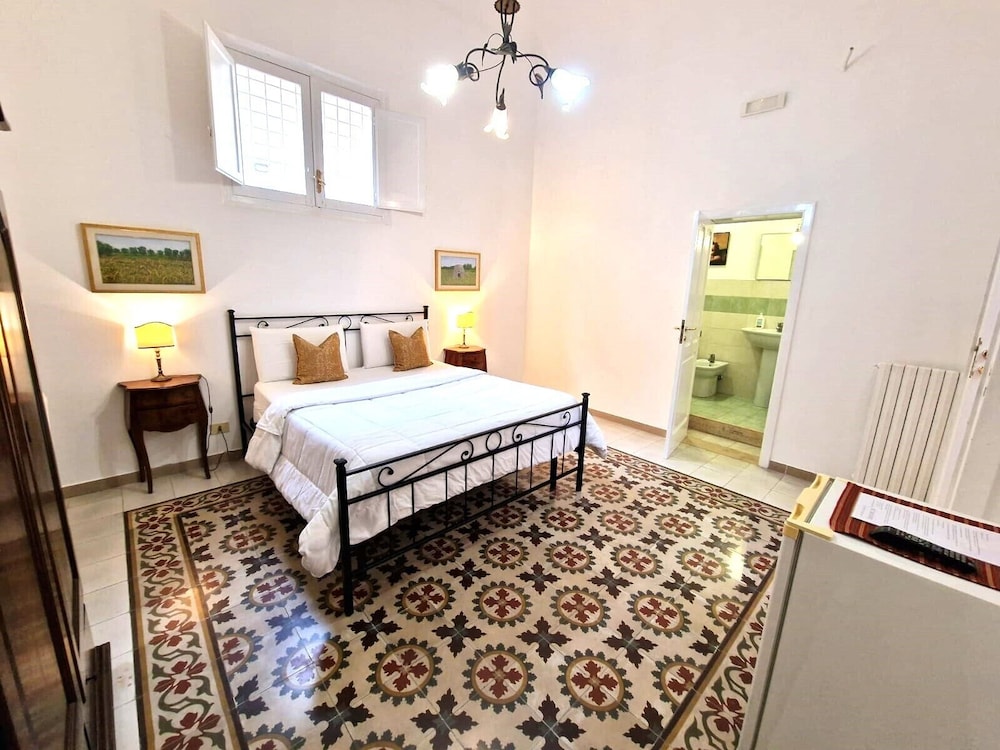 Classic Double Room, Non Smoking, Private Bathroom