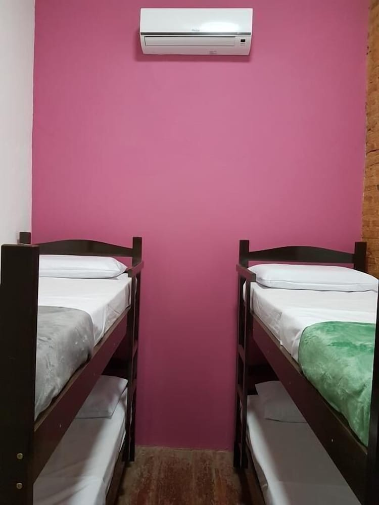 Economy Shared Dormitory (Quarto Quatro) photo 1