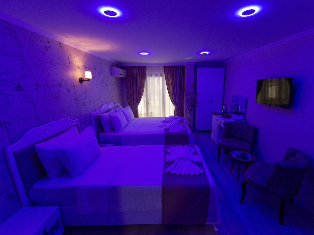 Deluxe Triple Room photo 2