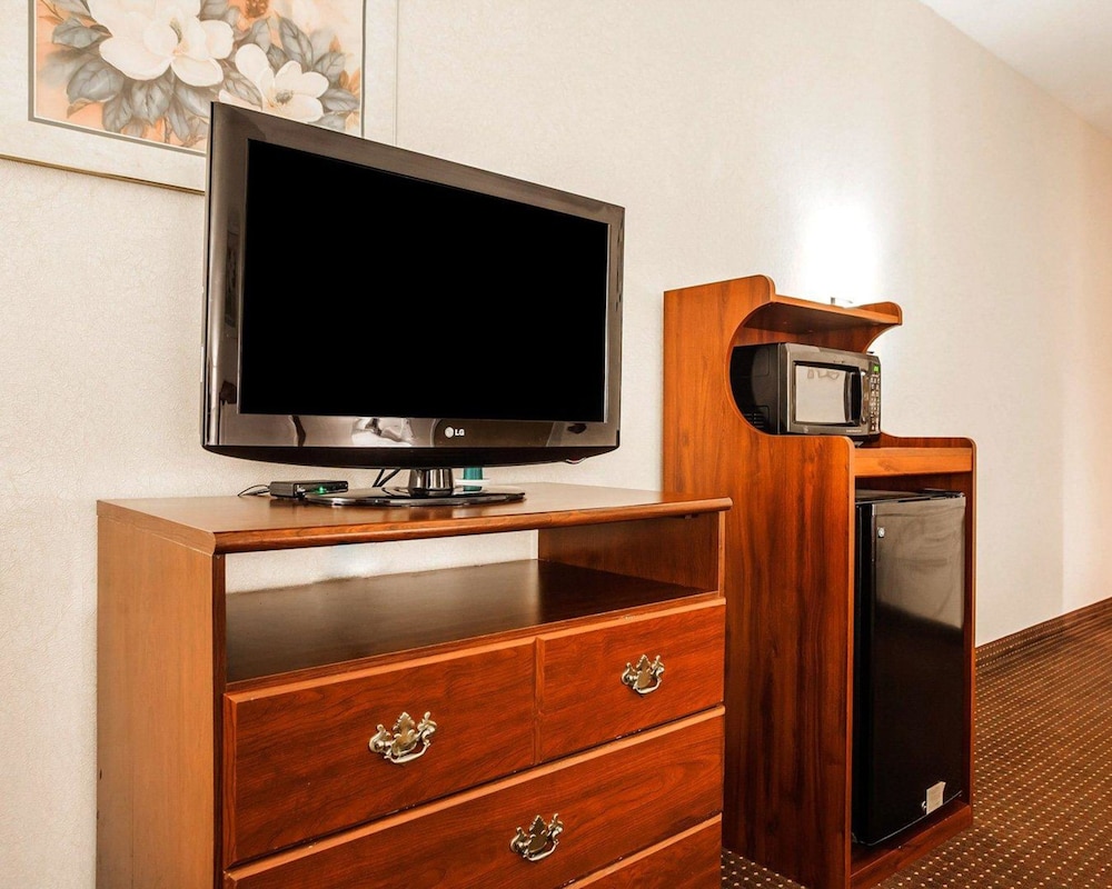 Standard Room, 1 Queen Bed, Non Smoking - Photo 2