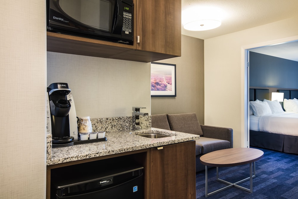 Suite, 1 Bedroom - Photo 3