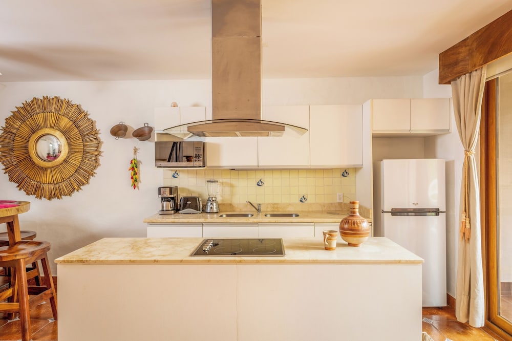 Two Bedroom Premium Master Suite with Terrace, Kitchenette and Pool View photo 3