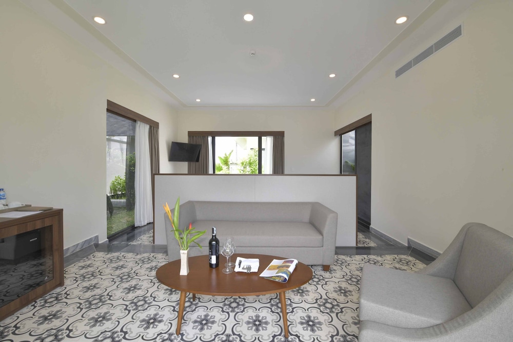 River & Lake View Villa - Photo 4