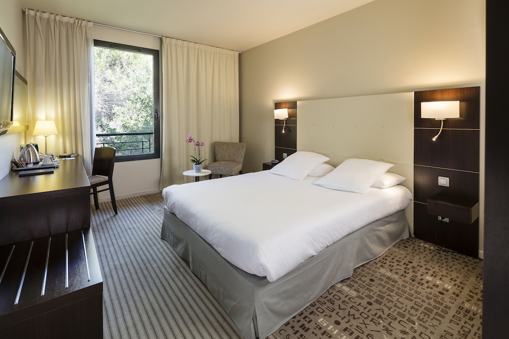 Superior Room, 1 Queen Bed, Garden View