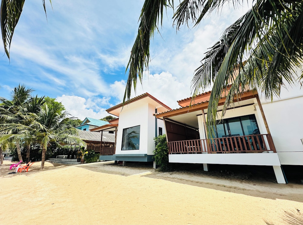 Signature House, Beach View