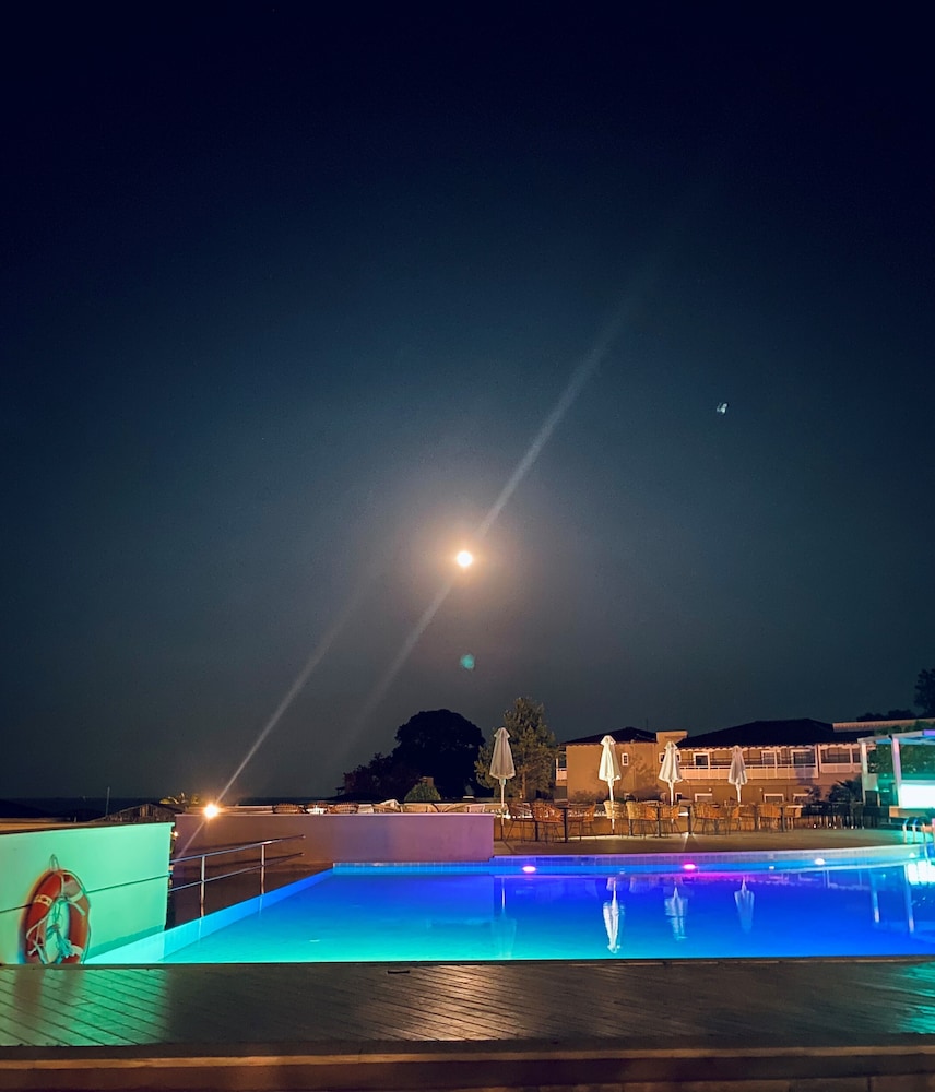 Classic Double Room (Sea View or Pool View) photo 3