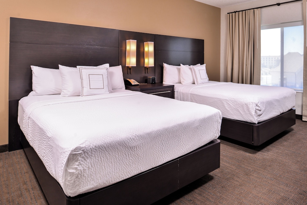 Suite, 1 Bedroom (Mobility/Hearing Access, Roll-In Shwr), photo 6