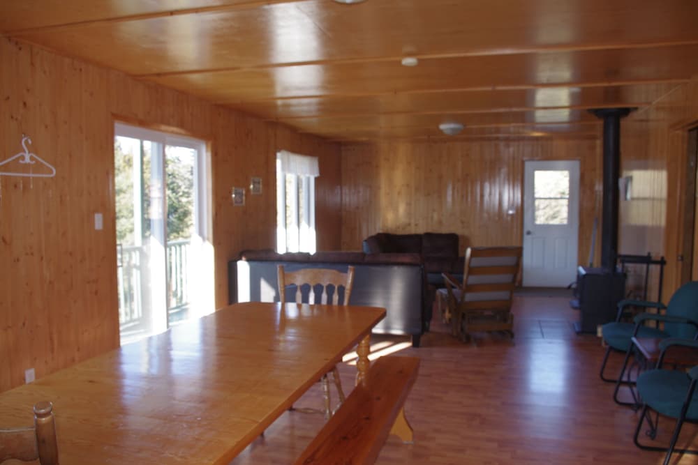 Family Chalet, 3 Bedrooms, Lakeside photo 2