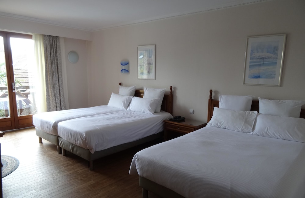 Family Quadruple Room, Pool View