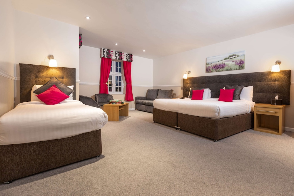Family Room, Multiple Beds, Non Smoking (with Sofabed) - Photo 1