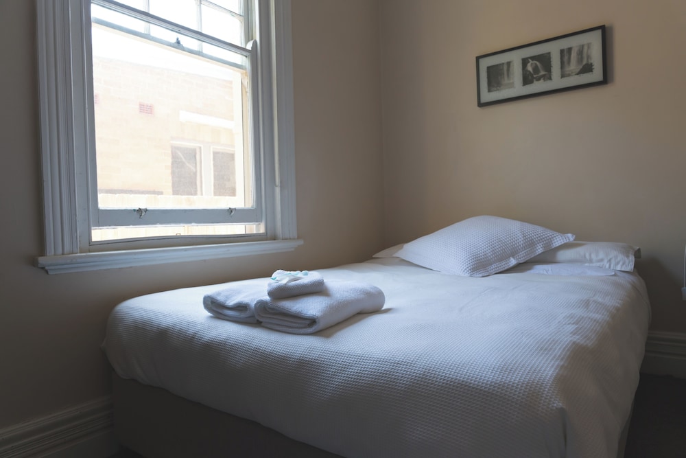 Double Room, Private Bathroom - Photo 3