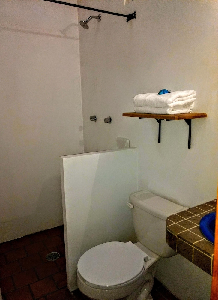 Classic Room, 1 Queen Bed, Non Smoking - Photo 7