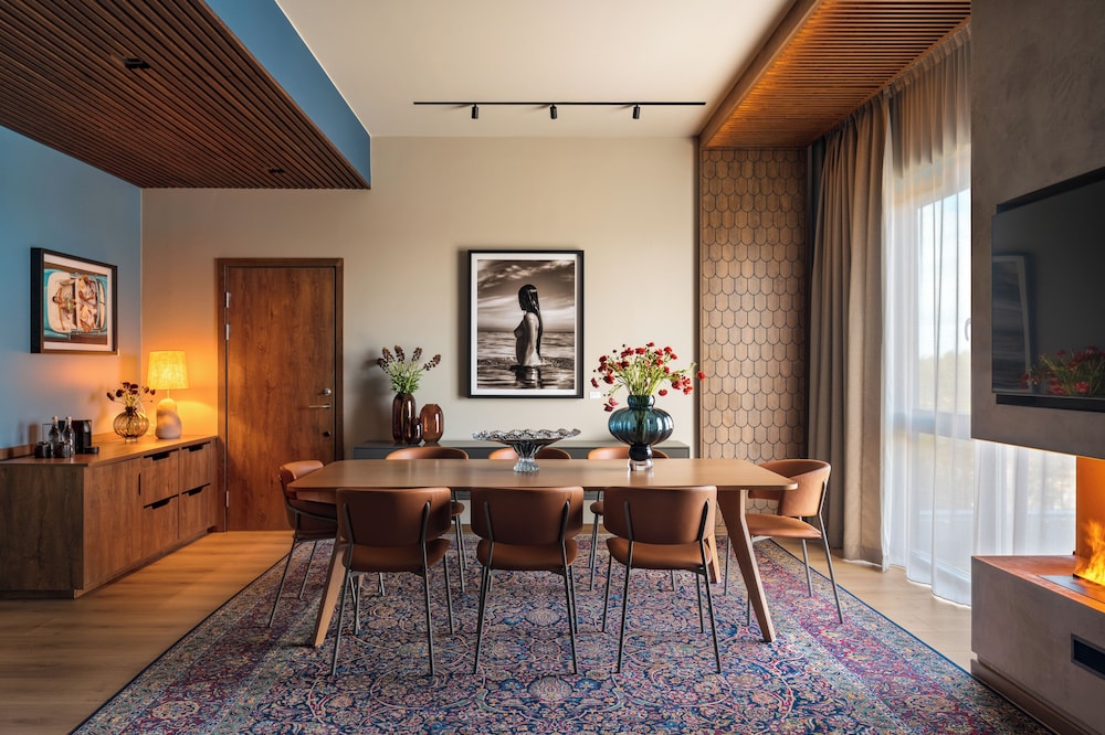 The Well Suite - Photo 1