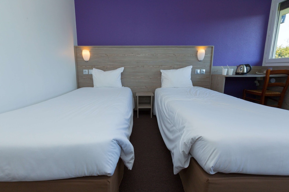 Standard Room, 2 Twin Beds - Photo 2