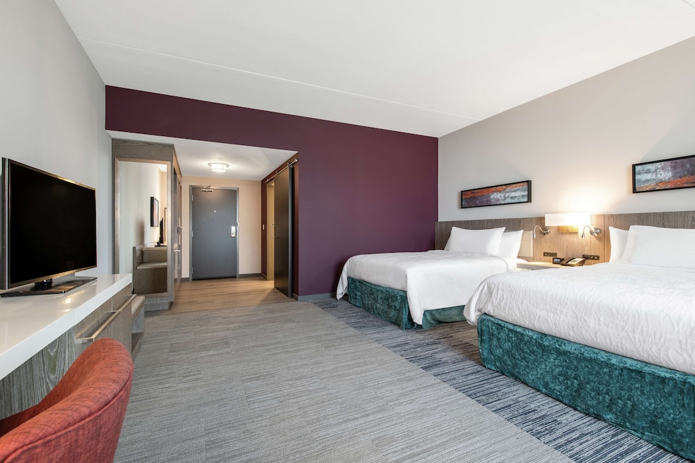 Room, 2 Queen Beds, Accessible, Bathtub (Hearing) - Photo 2