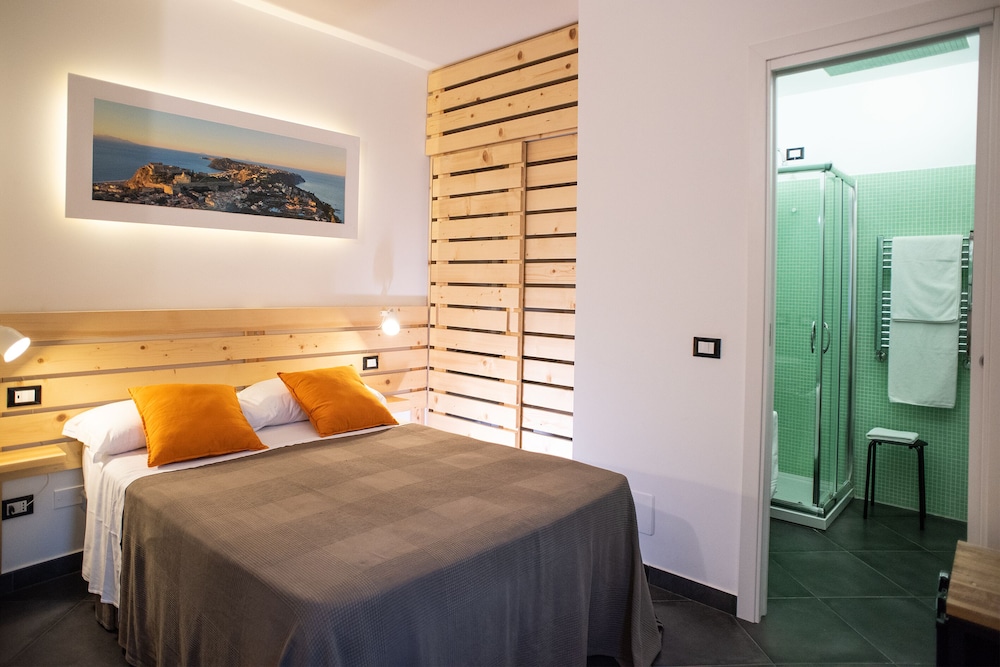 Classic Double Room (Wood)