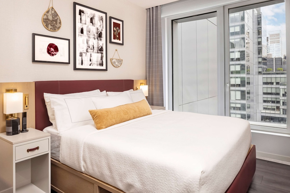 Premium Room, 1 King Bed, Accessible, Bathtub (Hearing) thumbnail 5