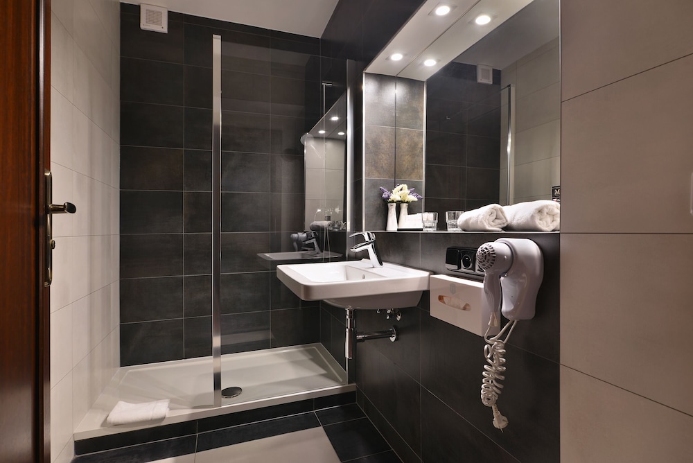 Deluxe Triple Room photo 3