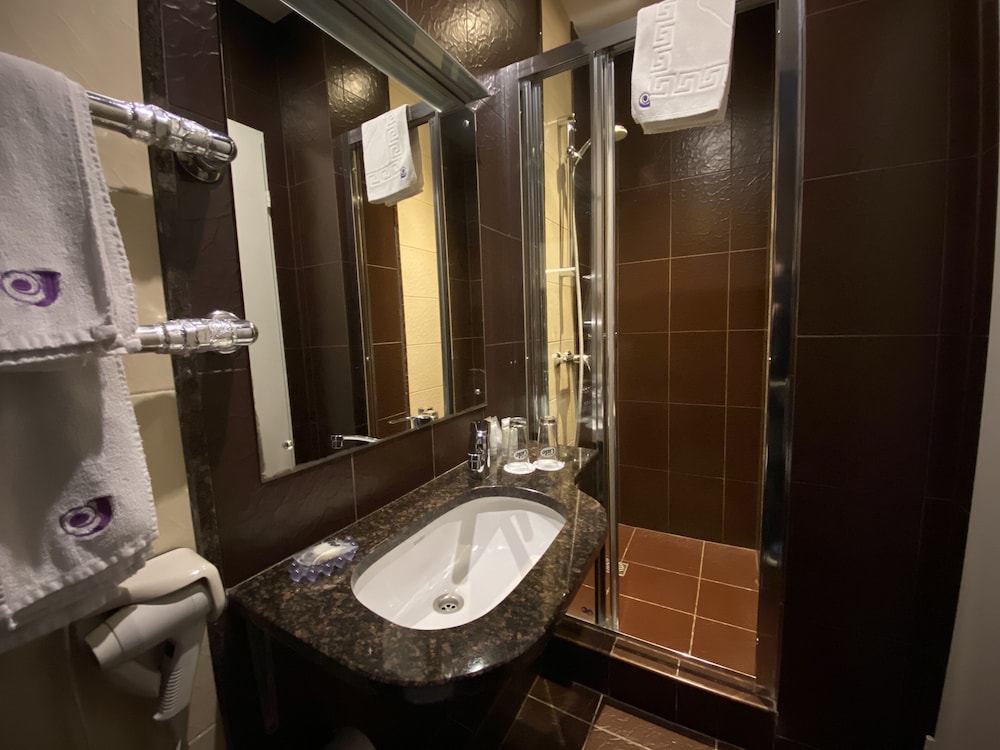 Small Double Room - Photo 9