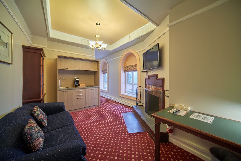Superior Room, 1 Queen Bed with Sofa bed, Courtyard View photo 2