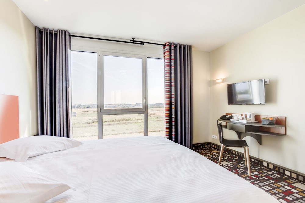 Superior Double or Twin Room, Accessible, Bathtub photo 2