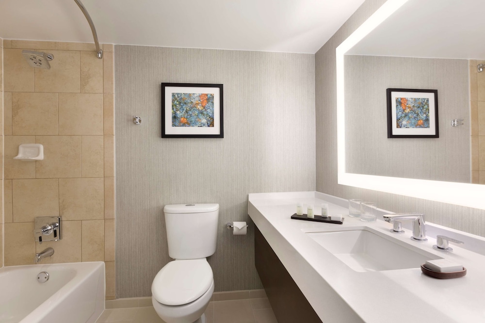 Suite, 2 Bedrooms, Accessible, Non Smoking (Hearing) - Photo 5