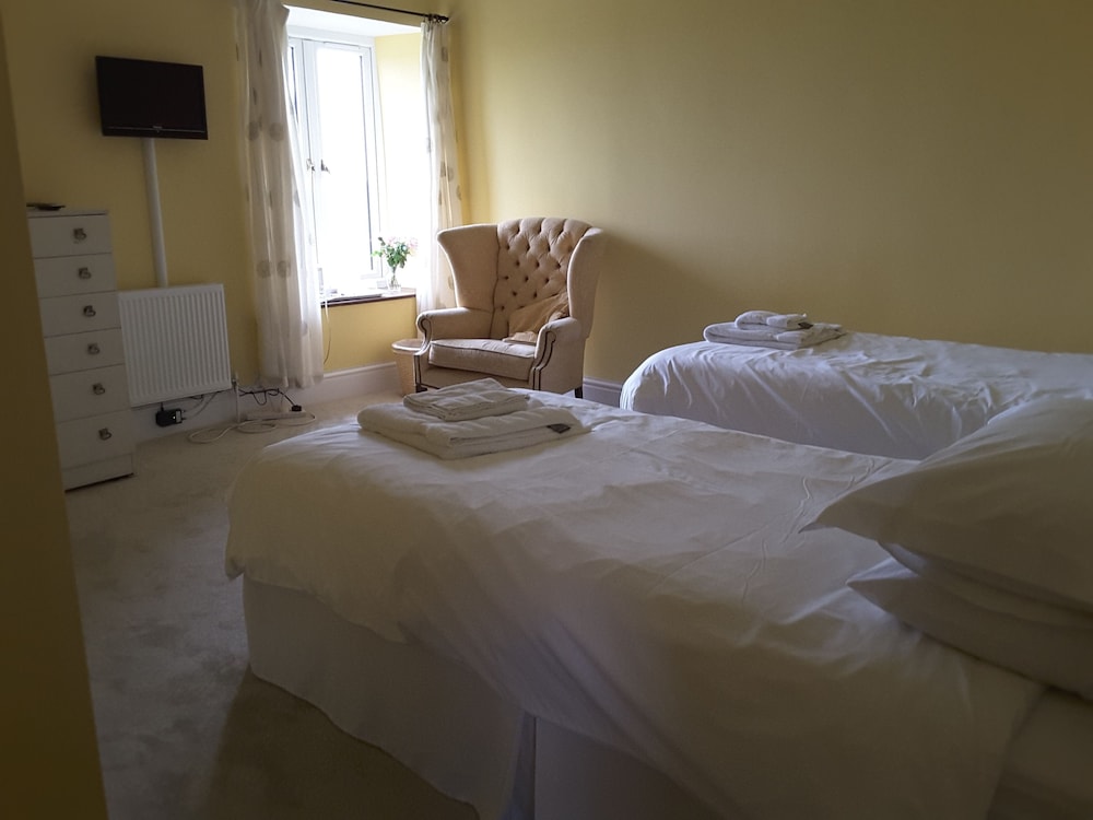 Twin Room, 2 Twin Beds, Ensuite photo 1