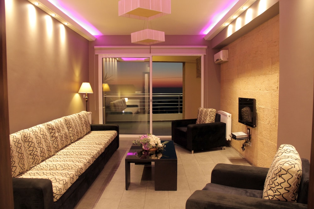 Apartment, 3 Bedrooms, Kitchen photo 2