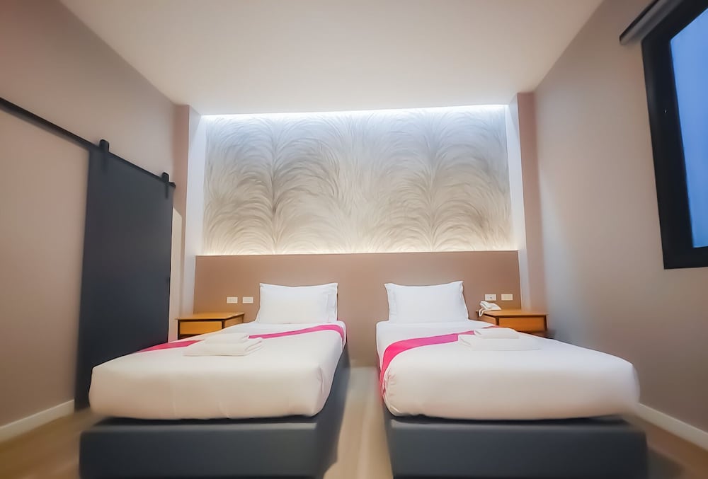Standard Double or Twin Room - Photo 10