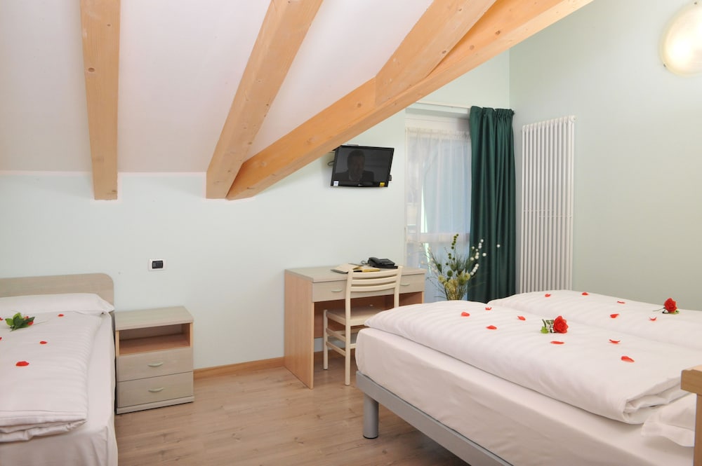 Classic Triple Room photo 1