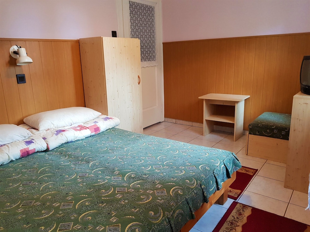 Standard Triple Room, Multiple Beds, Garden View photo 2
