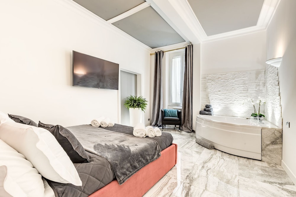 Luxury Condo photo 2