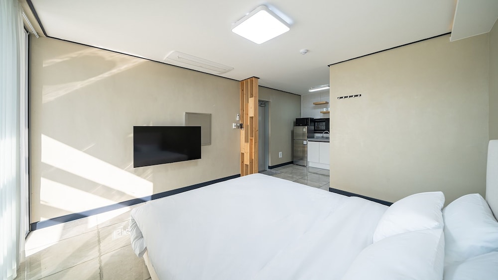 Deluxe Studio, 1 Bedroom, Non Smoking, Mountain View photo 2