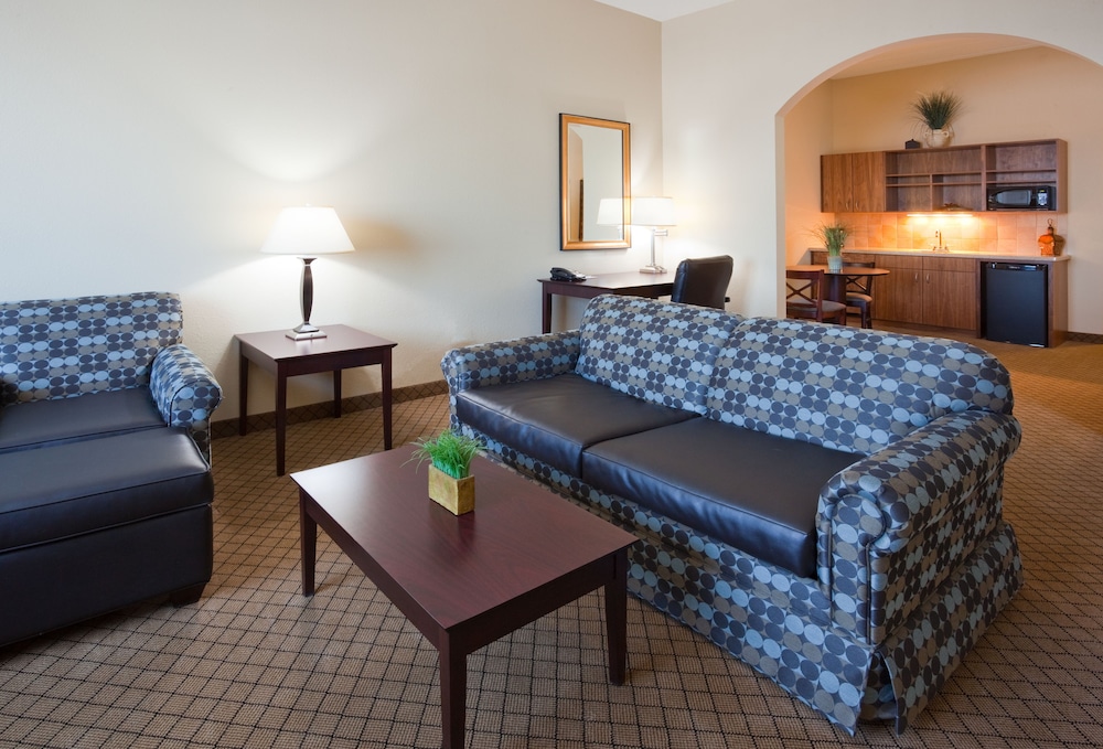 Suite, 2 Queen Beds, Mobility Accessible (Roll-In Shower) photo 1
