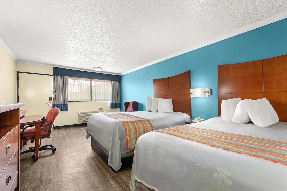 Room, 2 Double Beds, Non Smoking - Photo 1