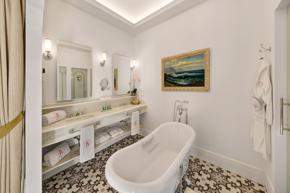 Deluxe Suite, Terrace (Jacuzzi) photo 2