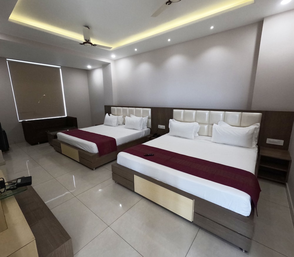 Family Room - Photo 4