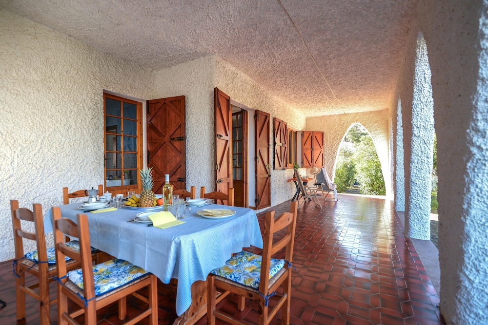 Villa photo 2