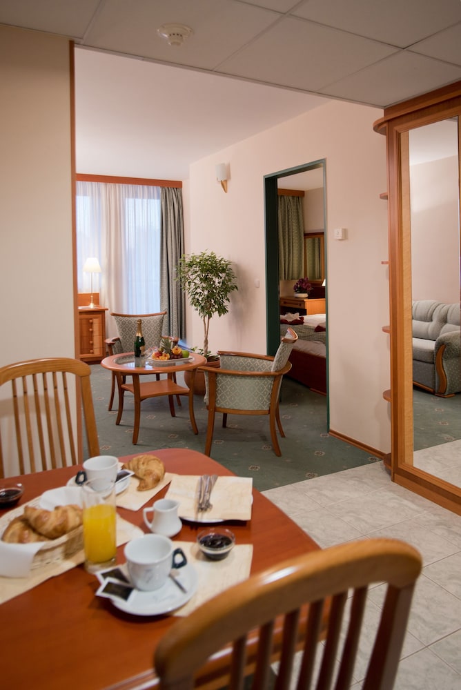 Family Apartment photo 2