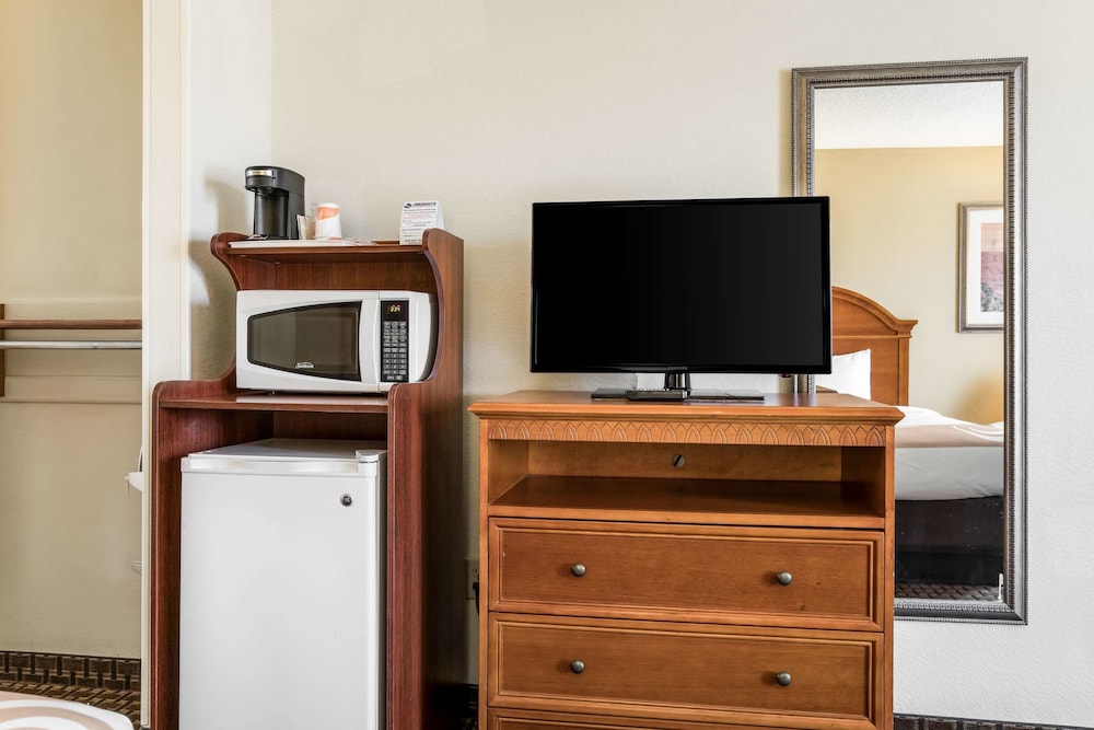 Standard Double Room, 2 Double Beds, Smoking - Photo 4