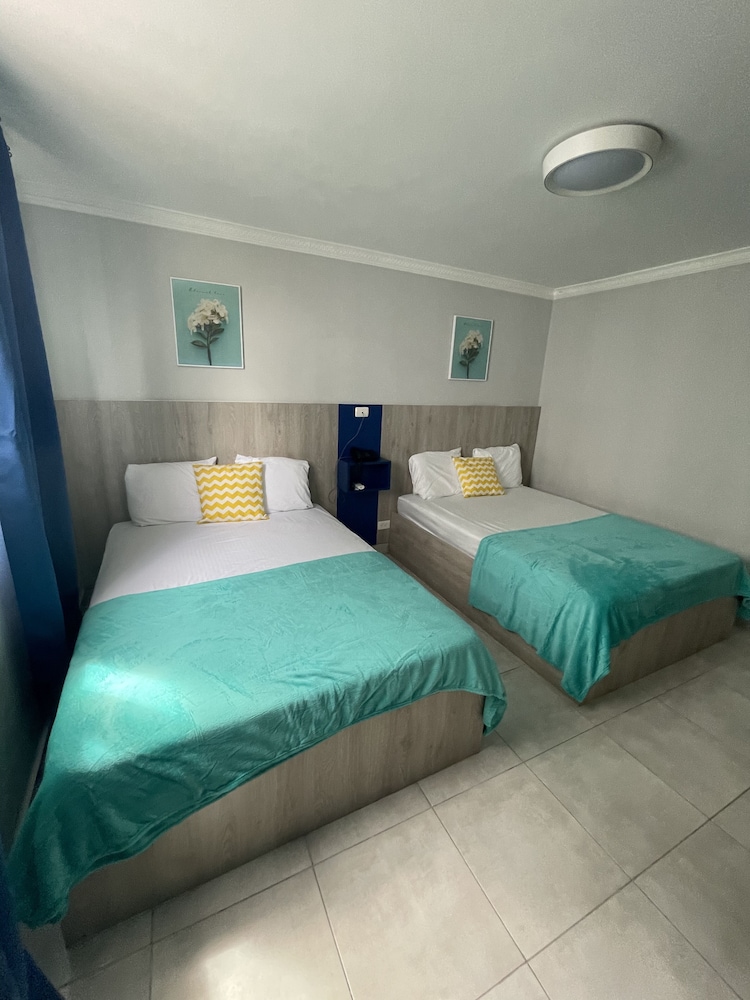 Basic Quadruple Room, 2 Double Beds