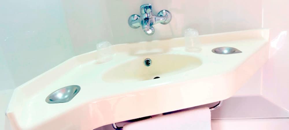 Standard Room, 3 Twin Beds - Photo 9
